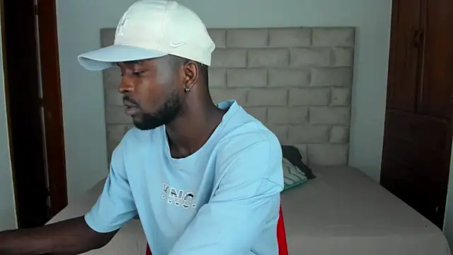 Snapshot of Dylan_Taylor chatting on November 7, 11:59 am Dylan Taylor online show from November 7, 11:59 am