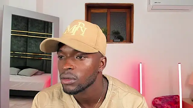 Snapshot of Dylan_Taylor chatting on February 7, 3:14 am Dylan Taylor online show from February 7, 3:14 am