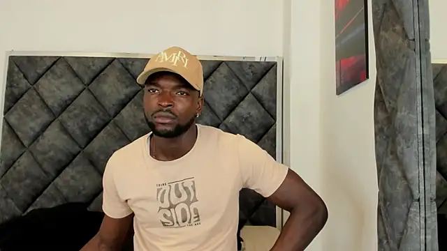 Snapshot of Dylan_Taylor chatting on November 4, 2:15 am Dylan Taylor online show from November 4, 2:15 am