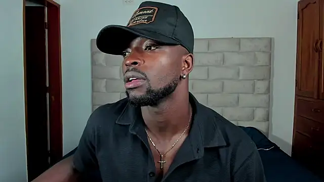 Snapshot of Dylan_Taylor chatting on November 24, 12:27 pm Dylan Taylor online show from November 24, 12:27 pm