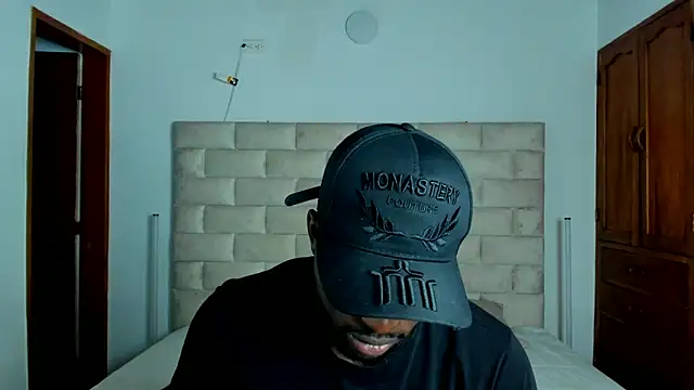 Snapshot of Dylan_Taylor chatting on February 18, 2:42 am Dylan Taylor online show from February 18, 2:42 am