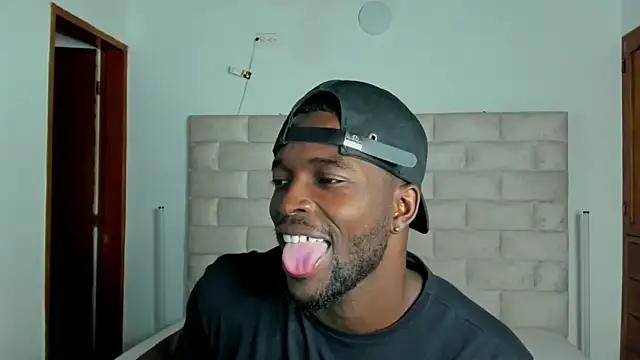 Snapshot of Dylan_Taylor chatting on February 14, 3:51 am Dylan Taylor online show from February 14, 3:51 am