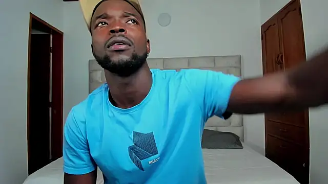 Snapshot of Dylan_Taylor chatting on November 16, 12:21 pm Dylan Taylor online show from November 16, 12:21 pm