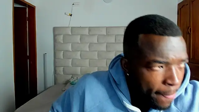 Snapshot of Dylan_Taylor chatting on February 28, 3:50 am Dylan Taylor online show from February 28, 3:50 am