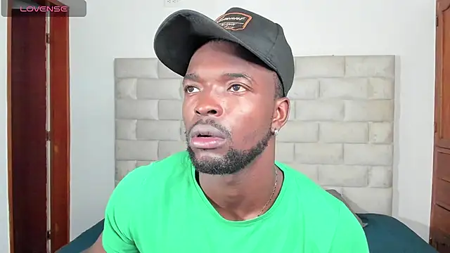 Snapshot of Dylan_Taylor chatting on November 18, 12:19 pm Dylan Taylor online show from November 18, 12:19 pm