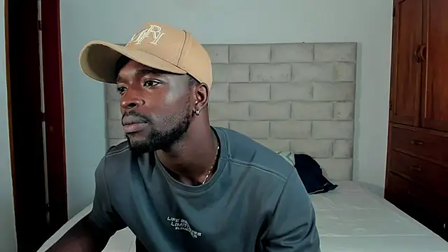 Snapshot of Dylan_Taylor chatting on November 22, 12:37 pm Dylan Taylor online show from November 22, 12:37 pm