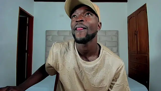 Snapshot of Dylan_Taylor chatting on November 23, 12:37 pm Dylan Taylor online show from November 23, 12:37 pm