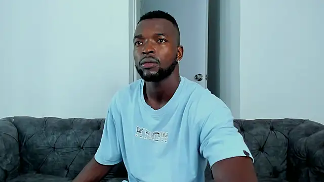 Snapshot of Dylan_Taylor chatting on October 31, 4:42 am Dylan Taylor online show from October 31, 4:42 am