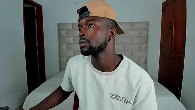 Snapshot of Dylan_Taylor chatting on November 12, 12:31 pm Dylan Taylor online show from November 12, 12:31 pm