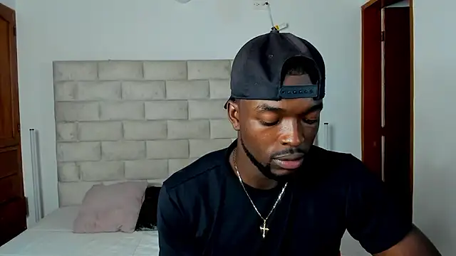 Snapshot of Dylan_Taylor chatting on January 12, 12:01 pm Dylan Taylor online show from January 12, 12:01 pm