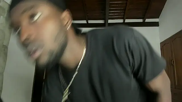 Snapshot of Dylan_Taylor chatting on February 12, 3:17 am Dylan Taylor online show from February 12, 3:17 am