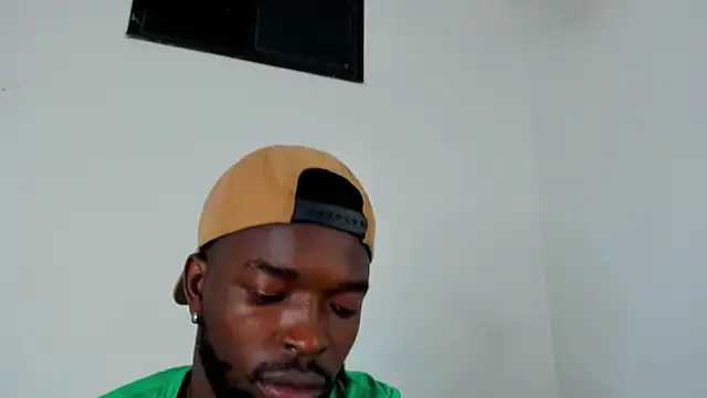 Snapshot of Dylan_Taylor chatting on October 22, 4:34 am Dylan Taylor online show from October 22, 4:34 am