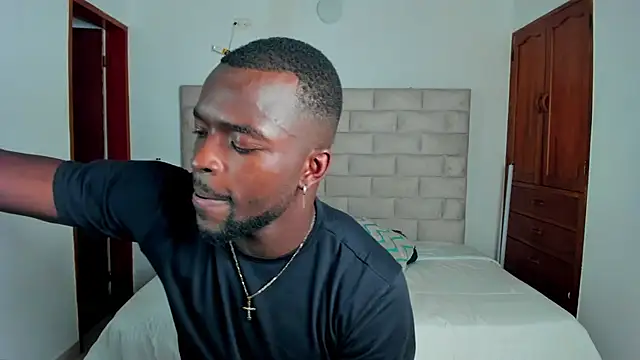 Snapshot of Dylan_Taylor chatting on December 14, 8:14 pm Dylan Taylor online show from December 14, 8:14 pm