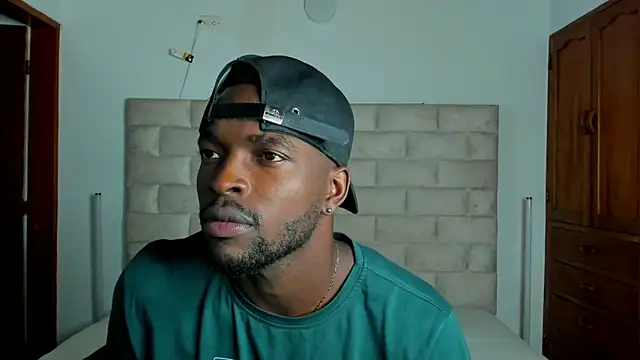 Snapshot of Dylan_Taylor chatting on February 15, 3:40 am Dylan Taylor online show from February 15, 3:40 am