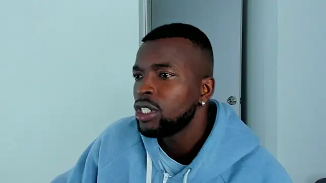 Snapshot of Dylan_Taylor chatting on November 2, 3:33 am Dylan Taylor online show from November 2, 3:33 am