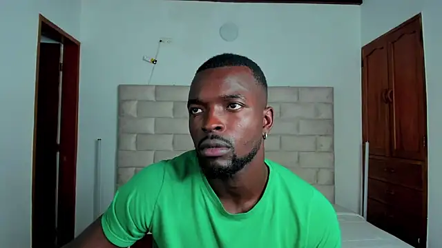 Snapshot of Dylan_Taylor chatting on December 13, 8:04 pm Dylan Taylor online show from December 13, 8:04 pm