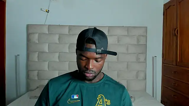 Snapshot of Dylan_Taylor chatting on February 15, 7:51 am Dylan Taylor online show from February 15, 7:51 am