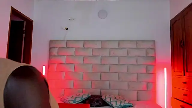 Snapshot of Dylan_Taylor chatting on January 7, 12:21 pm Dylan Taylor online show from January 7, 12:21 pm