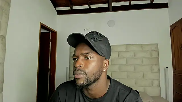 Snapshot of Dylan_Taylor chatting on February 19, 4:31 am Dylan Taylor online show from February 19, 4:31 am