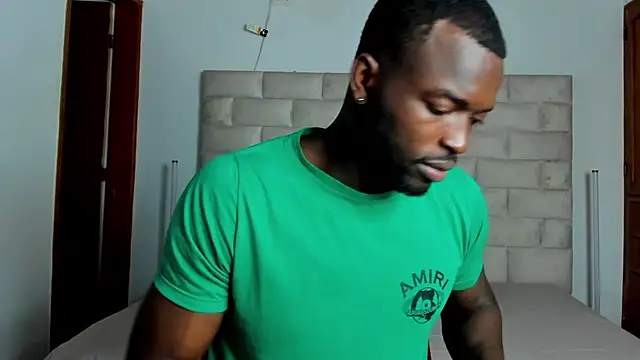 Snapshot of Dylan_Taylor chatting on February 26, 3:50 am Dylan Taylor online show from February 26, 3:50 am