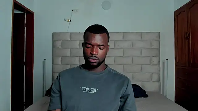 Snapshot of Dylan_Taylor chatting on December 5, 12:26 pm Dylan Taylor online show from December 5, 12:26 pm