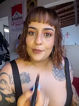 Snapshot of name_less_lulu chatting on February 25, 3:01 pm name less lulu online show from February 25, 3:01 pm