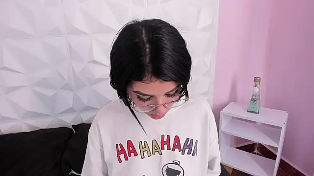 Snapshot of susanna-torres chatting on December 12, 3:16 pm susanna-torres online show from December 12, 3:16 pm