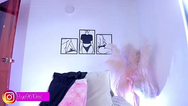 ellie mcdonald online show from April 4, 9:10 pm