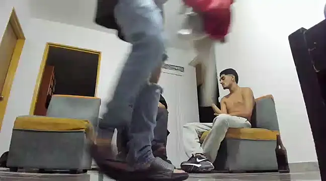 Snapshot of latin_bbc chatting on January 15, 12:41 am latin bbc online show from January 15, 12:41 am