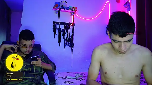 Snapshot of Nymphobuddies chatting on March 15, 3:29 am Nymphobuddies online show from March 15, 3:29 am