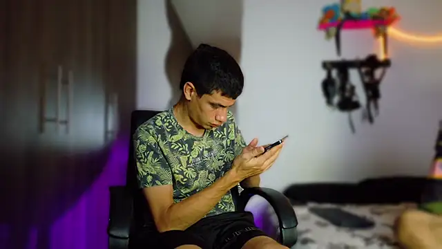 Snapshot of Nymphobuddies chatting on February 26, 9:20 pm Nymphobuddies online show from February 26, 9:20 pm