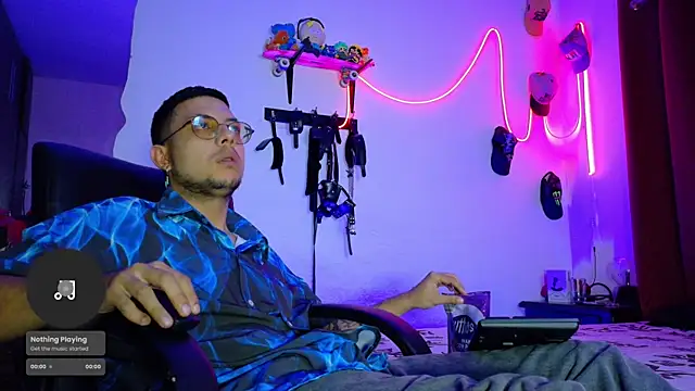 Snapshot of Nymphobuddies chatting on March 16, 12:12 am Nymphobuddies online show from March 16, 12:12 am