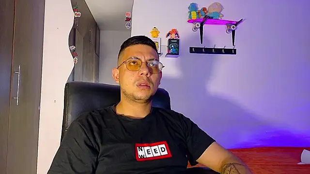 Snapshot of Nymphobuddies chatting on September 29, 8:25 pm Nymphobuddies online show from September 29, 8:25 pm