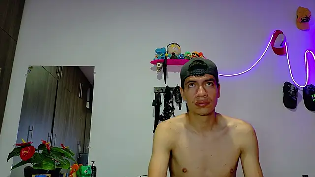 Snapshot of Nymphobuddies chatting on February 4, 4:15 am Nymphobuddies online show from February 4, 4:15 am