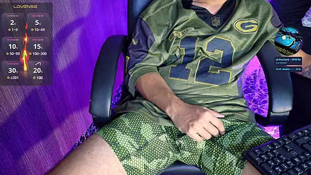 Snapshot of Nymphobuddies chatting on February 16, 2:31 am Nymphobuddies online show from February 16, 2:31 am