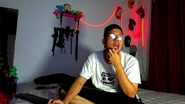 Snapshot of Nymphobuddies chatting on January 27, 10:38 pm Nymphobuddies online show from January 27, 10:38 pm