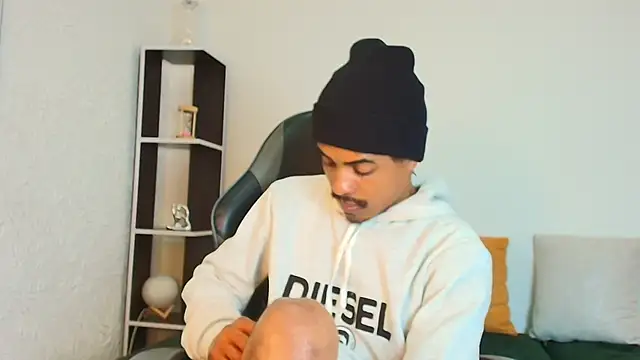 Bigote Big0357 online show from September 13, 2:33 am