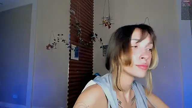 Snapshot of sweed_angel chatting on February 25, 11:21 am sweed angel online show from February 25, 11:21 am