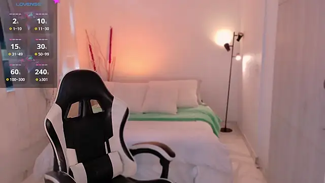 AnabelWolf online show from December 22, 3:56 pm