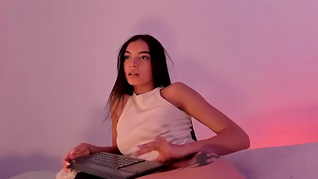 Snapshot of AnabelWolf chatting on February 11, 1:10 am AnabelWolf online show from February 11, 1:10 am