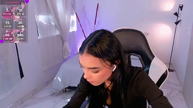 AnabelWolf online show from December 4, 4:17 pm