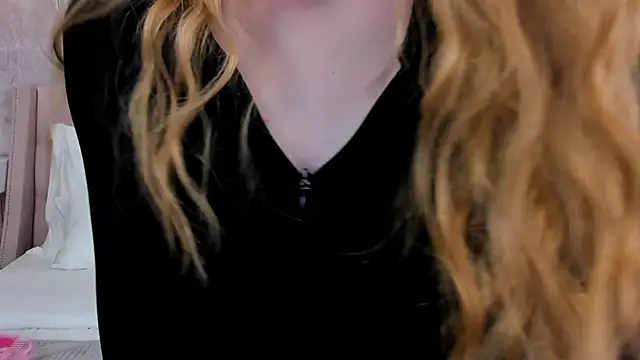 Snapshot of MichelleReid chatting on February 19, 8:12 am MichelleReid online show from February 19, 8:12 am