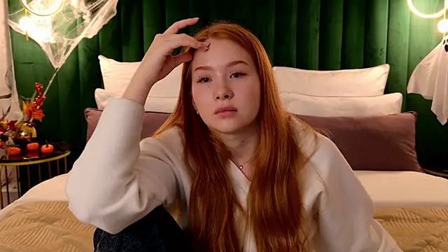 Snapshot of MichelleReid chatting on October 21, 3:50 am MichelleReid online show from October 21, 3:50 am