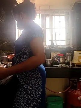 Tamil Shalini Lustyy online show from January 16, 7:45 am