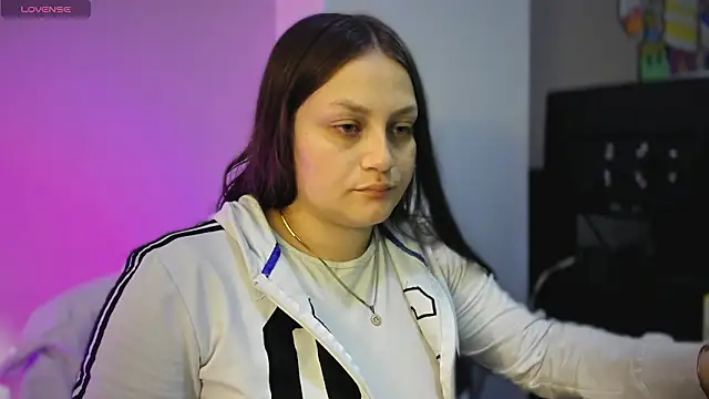 Snapshot of cherry_coper chatting on February 3, 11:15 am cherry coper online show from February 3, 11:15 am