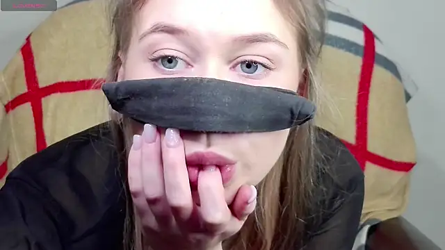Mikki5P online show from February 15, 6:12 pm