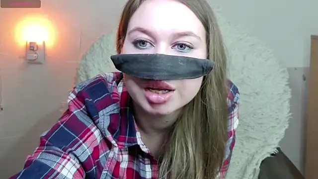 Mikki5P online show from March 3, 6:03 pm