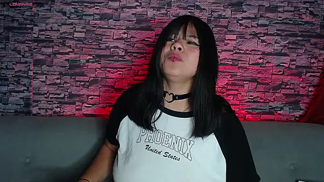 sofi bronw online show from March 3, 8:32 pm