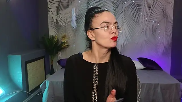 Snapshot of Rose_Noir chatting on December 17, 9:28 am Rose Noir online show from December 17, 9:28 am