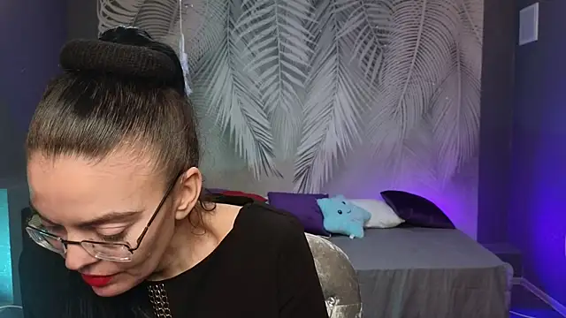 Snapshot of Rose_Noir chatting on December 17, 12:33 pm Rose Noir online show from December 17, 12:33 pm